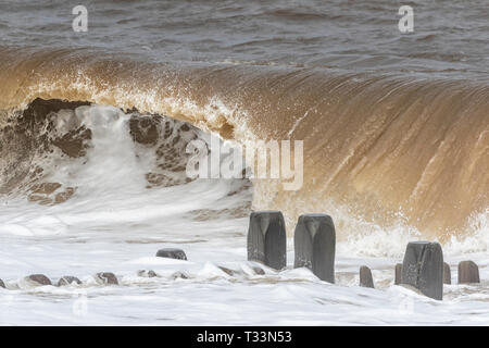 Meer Skulptur, brechenden Wellen und starke Wasser Stockfoto