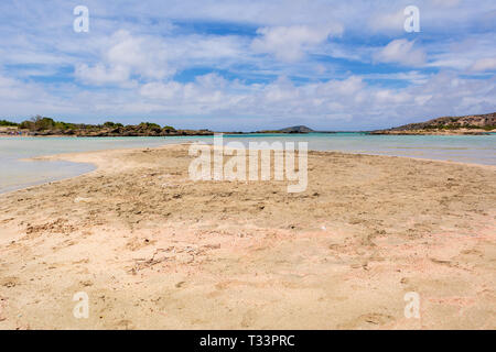 Elafonisi, einem der berühmtesten Strände der Welt mit kristallklarem Wasser und rosa Sand. Kreta, Griechenland. Europa Stockfoto