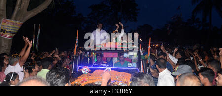 Kolkata, Indien. 05 Apr, 2019. Trinamool Congress oder TMC Kandidat für jadavpur Lok Sabha Wahlkreis Mimi Chakraborty im Wahlkampf vor der Lok Sabha Umfragen. Credit: Saikat Paul/Pacific Press/Alamy leben Nachrichten Stockfoto