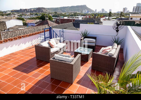 Cartagena Kolumbien,Zentrum,Zentrum,Getsemani,Posada la fe,Hotel,Bed & Breakfast B&B,Blick auf die Dachterrasse,Stühle,Skyline der Stadt,COL190121003 Stockfoto