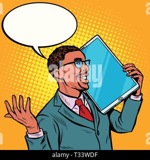 Afrikanische Unternehmer sprechen über das Telefon mit einem sehr großen Bildschirm, Tablet. Humor gadgets Technik. Pop Art retro Vektor Illustration vintage Kitsch 5. Stock Vektor