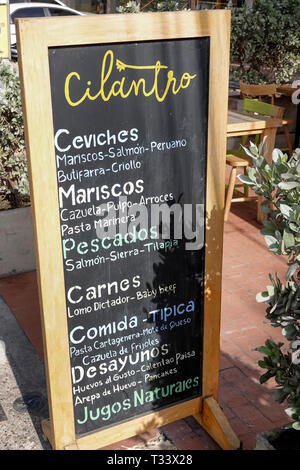 Cartagena Kolumbien, Bocagrande, Cilantro, Restaurant Restaurants Essen Essen Essen Essen Essen gehen Cafe Cafés Bistro, Menütafel spanische Sprache, Ceviche, Meeresfrüchte, fis Stockfoto