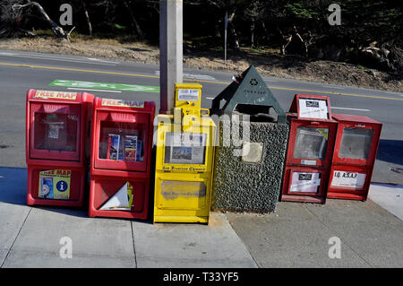 Veröffentlichung Kästen auf San Francisco Bürgersteig, Kalifornien Stockfoto