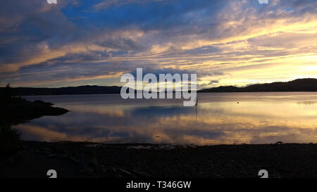 Sonnenuntergang in Schottland über Loch Creran in Argyll und Bute im Oktober 2017 Stockfoto