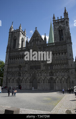 Nidarosdom In Trondheim wurde ab 1070 erbaut und ist heute eine der wichtigsten und eindrucksvollsten Kirchen in Norwegen. Stockfoto