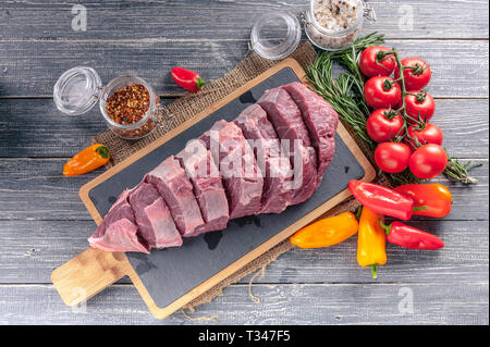 Steaks raw Black Angus Fleisch. Frisches Fleisch auf einem Schneidebrett Stockfoto