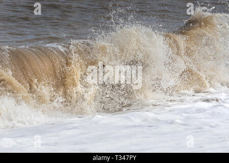 Meer Skulptur, brechenden Wellen und starke Wasser Stockfoto