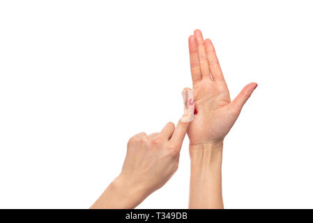 Weibliche Hände die Finger auf weißem Hintergrund biegen. Stockfoto