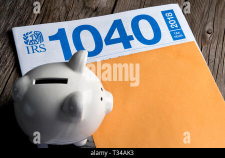 Datei ihre 1040 IRS vor dem 15. April. Stockfoto