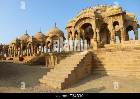 Bada Bagh, Jaisalmer, Rajasthan, Indien - - - Kenotaphe alte Grabstätte der Herrscher von Jaisalmer Wüste Stockfoto