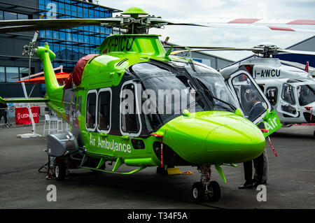 Ein Augusta Westland AW 169 der Kinder, Krankenwagen, auf Static Display in Farnborough Air Show 2018 Stockfoto