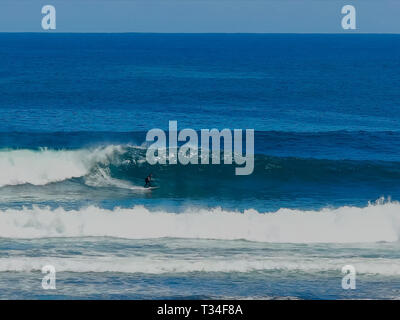 Vorhand Surfer im Margaret River, WA Stockfoto