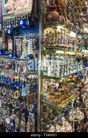 Souvenirs im Großen Basar von Istanbul, Türkei Stockfoto