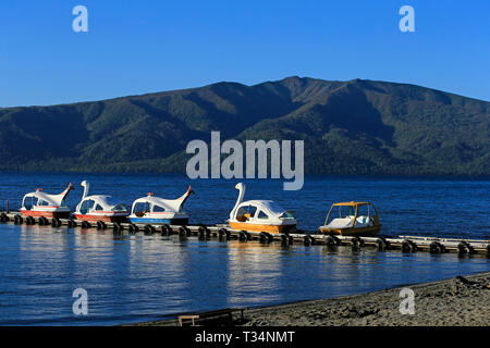 Schwan Tretboot auf dem See Akan, Kushiro, Hokkaido, Japan Stockfoto