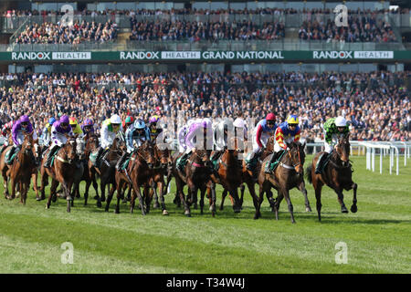 Aintree, Liverpool. 6. April 2019. 13:45 Grand National Meeting. Gaskells Handicap Hürde (Grad 3) (Klasse 1) (4 YO plus). Kredit MWI/AlamyLiveNews Stockfoto