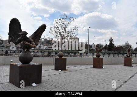 Ankara, Türkei. 6 Apr, 2019. Einen Überblick über die Rekonstruktion des "Skulptur Ausstellung von mexikanischen Bildhauer und Maler Jorge Marin. Credit: Altan Gochre/ZUMA Draht/Alamy leben Nachrichten Stockfoto