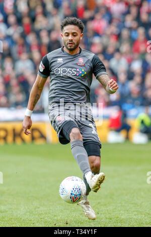 Milton Keynes, UK. 6 Apr, 2019. Milton Keynes, UK. 6 Apr, 2019 in Lincoln City Bruno Andrade während der ersten Hälfte des Himmels Wette Liga 2 Übereinstimmung zwischen MK Dons und Lincoln City bei Stadion MK, Milton Keynes am Samstag, den 6. April 2019. (Credit: John cripps | MI Nachrichten) nur die redaktionelle Nutzung, eine Lizenz für die gewerbliche Nutzung erforderlich. Keine Verwendung in Wetten, Spiele oder einer einzelnen Verein/Liga/player Publikationen. Foto darf nur für Zeitung und/oder Zeitschrift redaktionelle Zwecke verwendet werden. Credit: MI Nachrichten & Sport/Alamy leben Nachrichten Stockfoto