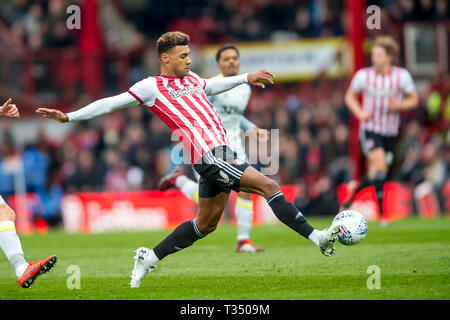 London, Großbritannien. 06 Apr, 2019. Ollie Watkins von Brentford während der efl Sky Bet Championship Match zwischen Brentford und Derby County bei Griffin Park, London, England am 6. April 2019. Foto von salvio Calabrese. Nur die redaktionelle Nutzung, eine Lizenz für die gewerbliche Nutzung erforderlich. Keine Verwendung in Wetten, Spiele oder einer einzelnen Verein/Liga/player Publikationen. Credit: UK Sport Pics Ltd/Alamy leben Nachrichten Stockfoto