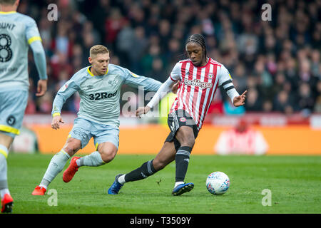 London, Großbritannien. 06 Apr, 2019. Romaine Säger von Brentford während der efl Sky Bet Championship Match zwischen Brentford und Derby County bei Griffin Park, London, England am 6. April 2019. Foto von salvio Calabrese. Nur die redaktionelle Nutzung, eine Lizenz für die gewerbliche Nutzung erforderlich. Keine Verwendung in Wetten, Spiele oder einer einzelnen Verein/Liga/player Publikationen. Credit: UK Sport Pics Ltd/Alamy leben Nachrichten Stockfoto