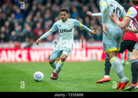 London, Großbritannien. 06 Apr, 2019. Duane Holmes von Derby County in der EFL Sky Bet Championship Match zwischen Brentford und Derby County bei Griffin Park, London, England am 6. April 2019. Foto von salvio Calabrese. Nur die redaktionelle Nutzung, eine Lizenz für die gewerbliche Nutzung erforderlich. Keine Verwendung in Wetten, Spiele oder einer einzelnen Verein/Liga/player Publikationen. Credit: UK Sport Pics Ltd/Alamy leben Nachrichten Stockfoto