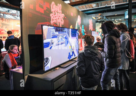 London, UK, 6. April 2019. Gamers play"-Bande Bestien" in einer der Lounges bei 'Rezzed gaming gaming Event bei Tabak Dock, Teil von London Spiel Festiva. London Spiele Festival umfasst Veranstaltungen an Tabak Dock, Trafalgar Square und Somerset House. Stockfoto