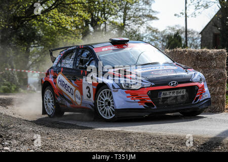 Strabane, Nordirland. 6 Apr, 2019. McGrady Versicherung Nordirland Rally Championship, Runde 3; Alan Carmichael und Ivor Lamont (Hyundai R5) Ende in den 8. Platz insgesamt Quelle: Aktion plus Sport/Alamy leben Nachrichten Stockfoto