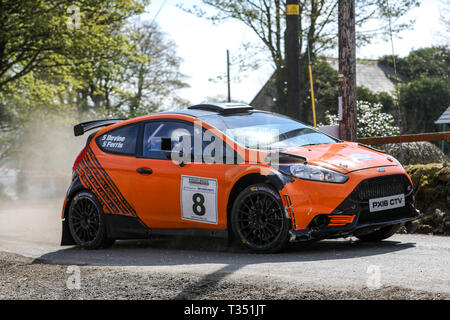 Strabane, Nordirland. 6 Apr, 2019. McGrady Versicherung Nordirland Rally Championship, Runde 3; Sean Devine und Sean Ferris (Ford Fiesta) nehmen Sie Platz 7 Insgesamt Quelle: Aktion plus Sport/Alamy leben Nachrichten Stockfoto