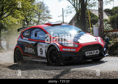 Strabane, Nordirland. 6 Apr, 2019. McGrady Versicherung Nordirland Rally Championship, Runde 3; Mark Massey und Niall Burns (FORD FIESTA R5) in Aktion: Aktion plus Sport/Alamy leben Nachrichten Stockfoto