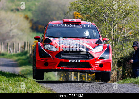 Strabane, Nordirland. 6 Apr, 2019. McGrady Versicherung Nordirland Rally Championship, Runde 3; Martin Cairns und Peter Ward (FORD Fiesta WRC) in Aktion: Aktion plus Sport/Alamy leben Nachrichten Stockfoto