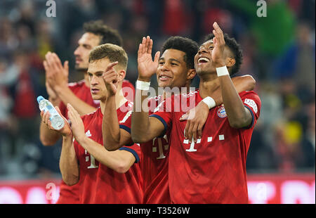 München, Deutschland. 06 Apr, 2019. Serge GNABRY, FCB 22 David Alaba, FCB 27 Joshua KIMMICH, FCB 32 Jubel, Freude, Emotionen, feiern, lachen, Jubeln, Jubeln, reißt die Arme, ballte die Faust, Feiern, Feier, FC BAYERN MÜNCHEN - Borussia Dortmund - DFL-Bestimmungen verbieten die Verwendung von Fotografien als BILDSEQUENZEN und/oder quasi-VIDEO - 1. Deutsche Fussball Liga, München, 06.April 2019 Saison 2018/2019, Spieltag 28, FCB, München, BVB Credit: Peter Schatz/Alamy leben Nachrichten Stockfoto