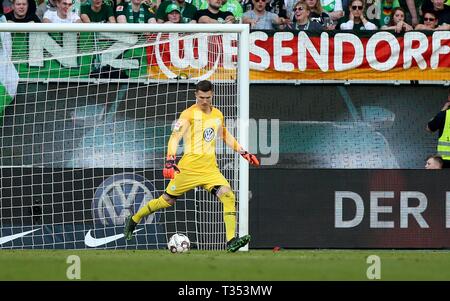 Wolfsburg, Deutschland. 06 Apr, 2019. firo: 06.04.2019 Fußball, 1.Bundesliga, Saison 2018/2019 VfL Wolfsburg - Hannover 96, Single Action, Pavao PERVAN, VfL Wolfsburg, ganze Zahl, | Nutzung der weltweiten Kredit: dpa/Alamy leben Nachrichten Stockfoto