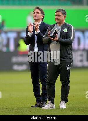 Wolfsburg, Deutschland. 06 Apr, 2019. firo: 06.04.2019 Fußball, 1.Bundesliga, Saison 2018/2019 VfL Wolfsburg - Hannover 96, final Jubel, Bruno Labbadia, Trainer, VfL Wolfsburg, ganze Zahl, Applaus, | Verwendung der weltweiten Kredit: dpa/Alamy leben Nachrichten Stockfoto