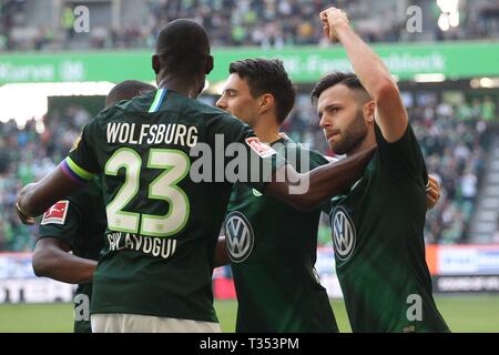 Wolfsburg, Deutschland. 06 Apr, 2019. firo: 06.04.2019 Fußball, 1.Bundesliga, Saison 2018/2019 VfL Wolfsburg - Hannover 96, goaljubel, Jubel, Freude, Renato STEFFEN, VfL Wolfsburg, die Hälfte Abbildung, | Nutzung der weltweiten Kredit: dpa/Alamy leben Nachrichten Stockfoto