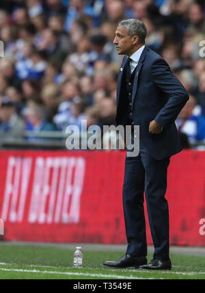 Wembley, London, UK. 06 Apr, 2019. Chris Hughton, Manager von Brighton & Hove Albion während der Emirate FA Cup Semi Final Match zwischen Manchester City und Brighton & Hove Albion im Wembley Stadium am 6. April 2019 in London, England. Credit: PHC Images/Alamy leben Nachrichten Stockfoto