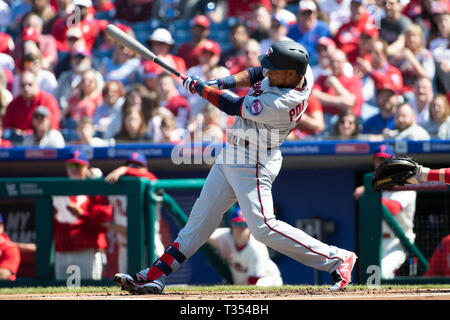 Philadelphia, Pennsylvania, USA. 6 Apr, 2019. Minnesota Twins shortstop Jorge Polanco (11), die in Aktion während der MLB Spiel zwischen der Minnesota Twins und Philadelphia Phillies am Citizens Bank Park in Philadelphia, Pennsylvania. Christopher Szagola/CSM/Alamy leben Nachrichten Stockfoto