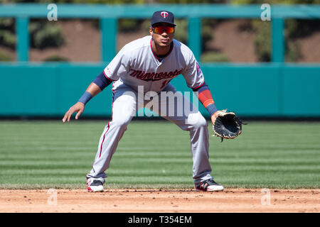 Philadelphia, Pennsylvania, USA. 6 Apr, 2019. Minnesota Twins shortstop Jorge Polanco (11), die in Aktion während der MLB Spiel zwischen der Minnesota Twins und Philadelphia Phillies am Citizens Bank Park in Philadelphia, Pennsylvania. Christopher Szagola/CSM/Alamy leben Nachrichten Stockfoto