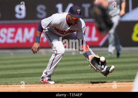 Philadelphia, Pennsylvania, USA. 6 Apr, 2019. Minnesota Twins shortstop Jorge Polanco (11), die in Aktion während der MLB Spiel zwischen der Minnesota Twins und Philadelphia Phillies am Citizens Bank Park in Philadelphia, Pennsylvania. Christopher Szagola/CSM/Alamy leben Nachrichten Stockfoto