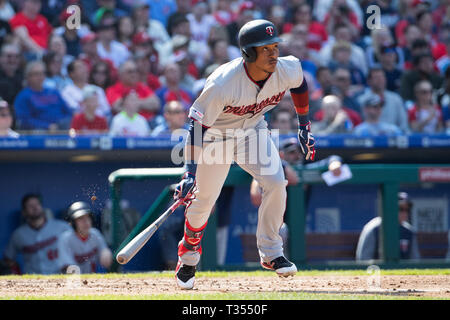 Philadelphia, Pennsylvania, USA. 6 Apr, 2019. Minnesota Twins shortstop Jorge Polanco (11), die in Aktion während der MLB Spiel zwischen der Minnesota Twins und Philadelphia Phillies am Citizens Bank Park in Philadelphia, Pennsylvania. Christopher Szagola/CSM/Alamy leben Nachrichten Stockfoto