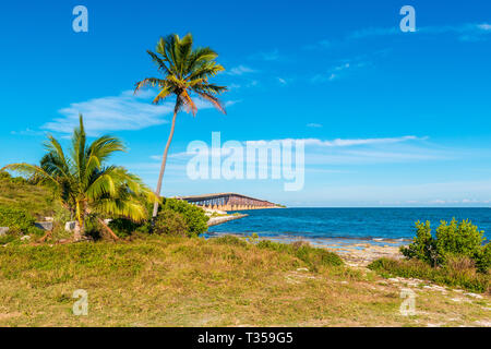 Abgebrochene Eisenbahnbrücke in Florida Keys USA Stockfoto