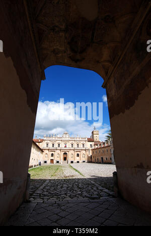 Der große Eingang Portal in das Atrium der Saint Lawrence Kartause Certosa di San Lorenzo in padula Provinz Salerno Italien Stockfoto