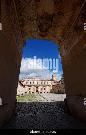 Der große Eingang Portal in das Atrium der Saint Lawrence Kartause Certosa di San Lorenzo in padula Provinz Salerno Italien Stockfoto