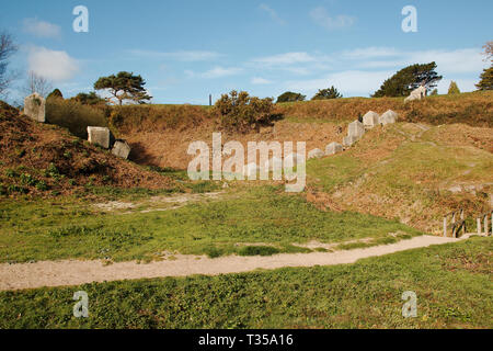 Weltkrieg 2 ära Anti-tank Hindernis in situ gemeinhin als Drachen Zähne oder Tank Cube. Mit einem UK Strand, Studland Bay, Dorset Stockfoto