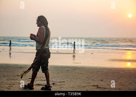 Arambol in Goa, Indien, 6. Februar 2019: Arambol Beach am Sonnenuntergang Stockfoto