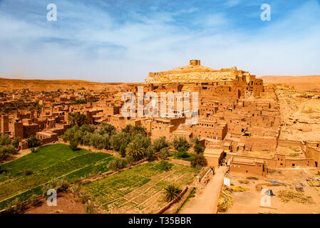 Tolle Aussicht auf die Kasbah Ait Ben Haddou in der Nähe von Ouarzazate im Atlasgebirge von Marokko. Weltkulturerbe der UNESCO Stockfoto