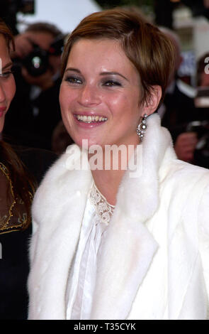 CANNES, Frankreich. Mai 11, 2001: Supermodel Kate Moss bei den Filmfestspielen von Cannes für das Screening von Apocalypse Now. © Paul Smith/Featureflash Stockfoto