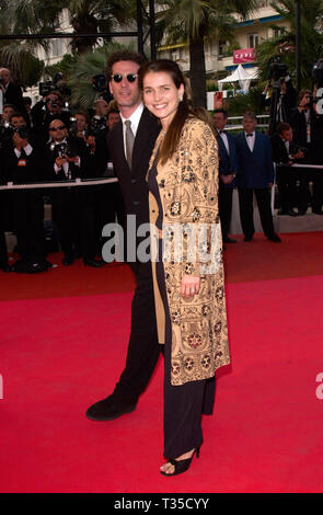 CANNES, Frankreich. Mai 11, 2001: die Schauspielerin Julia Ormond bei den Filmfestspielen von Cannes für das Screening von Apocalypse Now. © Paul Smith/Featureflash Stockfoto