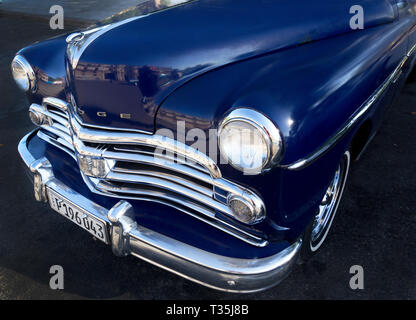 1950 Dodge Mayfarer Vorderansicht des geparkten Auto in Havanna, Kuba Stockfoto