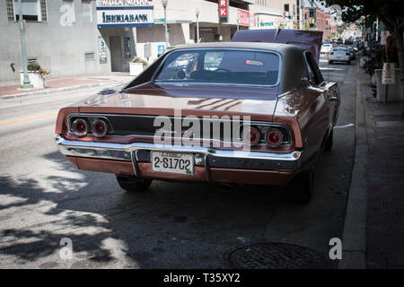 Vintage American Automobile für Dreharbeiten TV-Serie auf der Straße in Memphis, Tennessee, USA Stockfoto