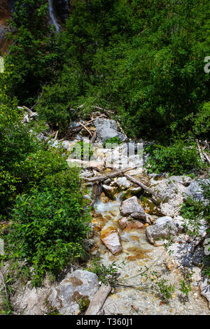 Rinka Falls ist ein Wasserfall im Logar-tal, nördlichen Slowenien Stockfoto