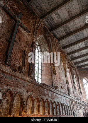 MALBORK, Polen - 15 AUGUST, 2013: die Ruinen der Kirche des Deutschen Ordens Malbork, Polen. Die Marienburg ist der größte gemauerte Festung in der Welt Stockfoto